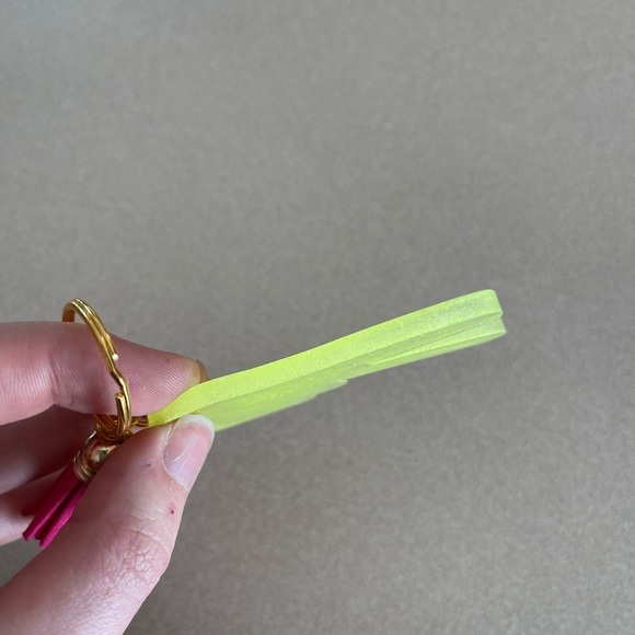 🎉🎉HP🎉🎉 Handmade Peace Sign Hand Keychain - Picture 3 of 6